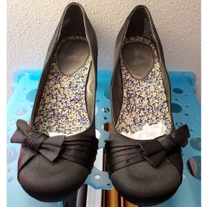 Mudd All Satin Kitten Heels w Bow Accent Women's 9.5